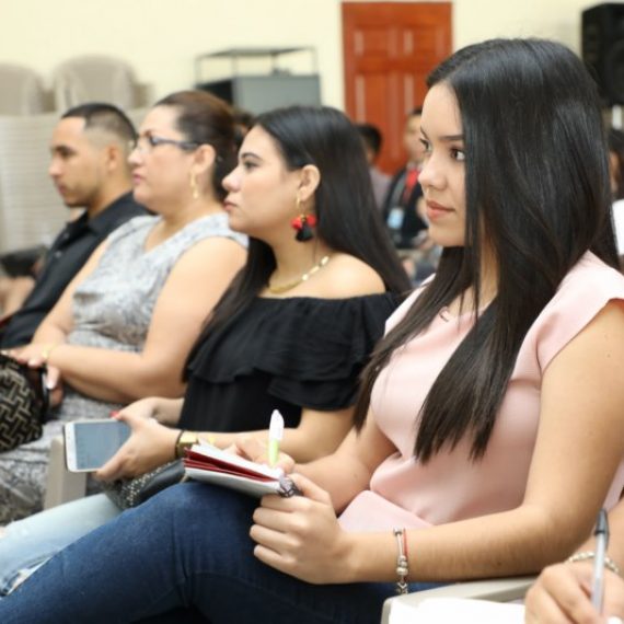 EMPRENDER PARA UN MEJOR FUTURO PROFESIONAL