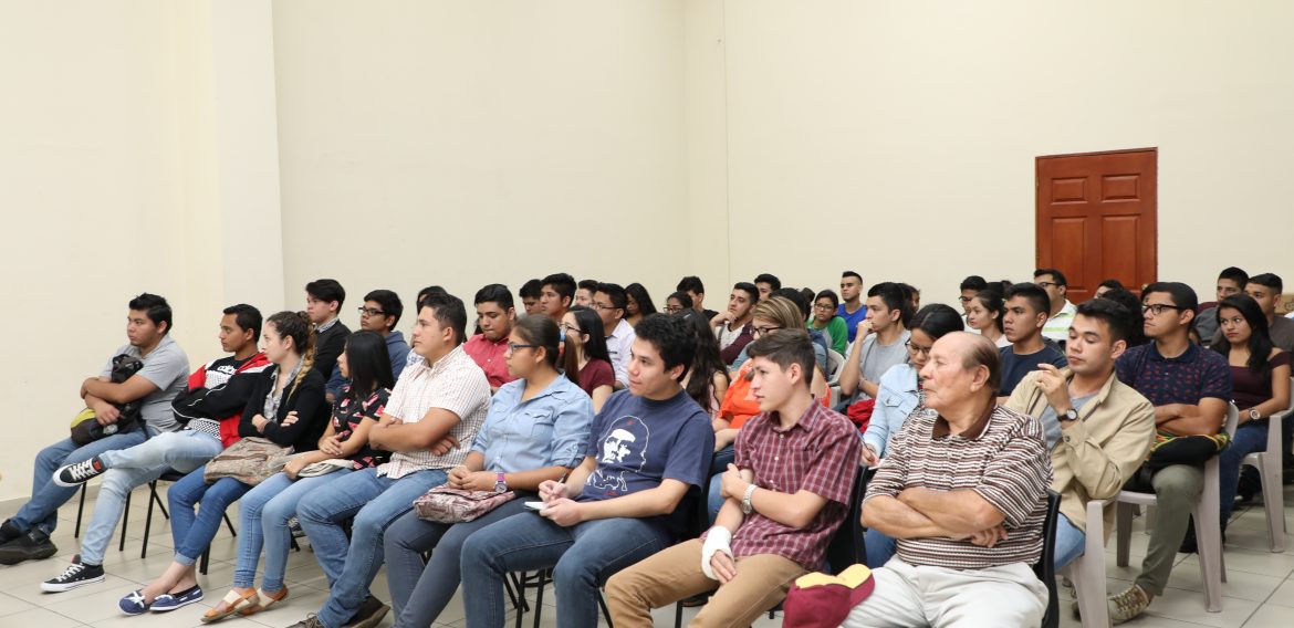 UNICAES Y USAID OTORGAN BECAS A ESTUDIANTES DE INGENIERÍA