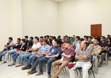 UNICAES Y USAID OTORGAN BECAS A ESTUDIANTES DE INGENIERÍA
