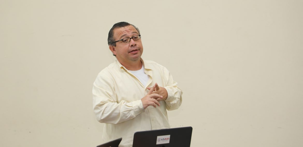 UNICAES Y USAID OTORGAN BECAS A ESTUDIANTES DE INGENIERÍA