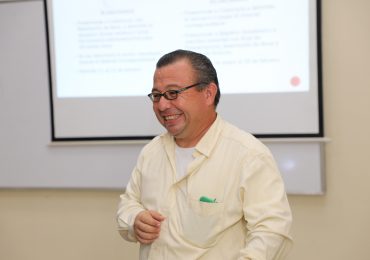 UNICAES Y USAID OTORGAN BECAS A ESTUDIANTES DE INGENIERÍA