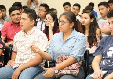 UNICAES Y USAID OTORGAN BECAS A ESTUDIANTES DE INGENIERÍA