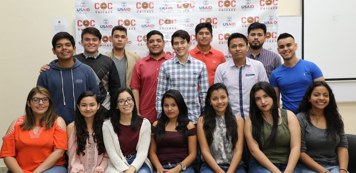 UNICAES Y USAID OTORGAN BECAS A ESTUDIANTES DE INGENIERÍA
