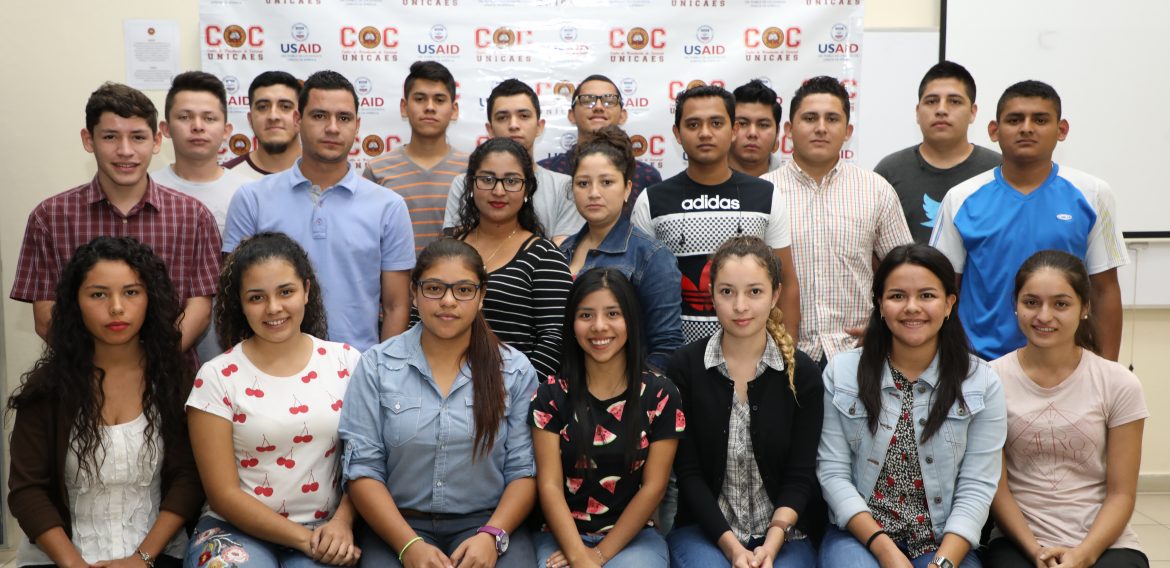 UNICAES Y USAID OTORGAN BECAS A ESTUDIANTES DE INGENIERÍA