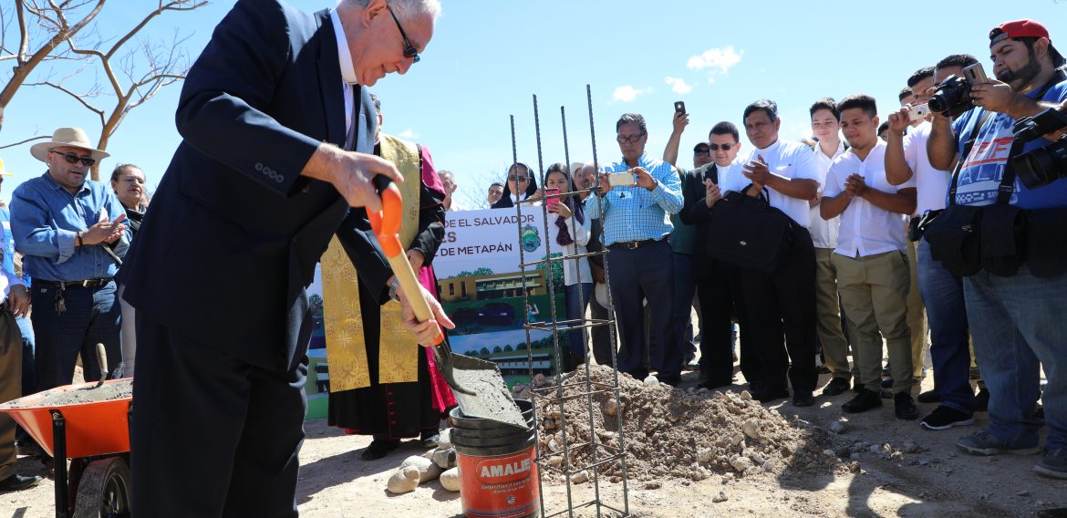 UNICAES INICIA CONSTRUCCIÓN DE CENTRO REGIONAL DE METAPÁN
