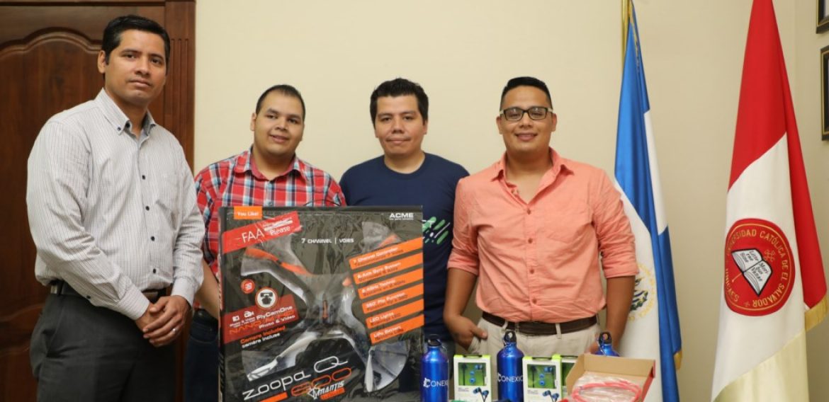 ESTUDIANTES UNICAES ENTRE LOS TRES MEJORES PROYECTOS DE INTERNET