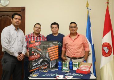 ESTUDIANTES UNICAES ENTRE LOS TRES MEJORES PROYECTOS DE INTERNET