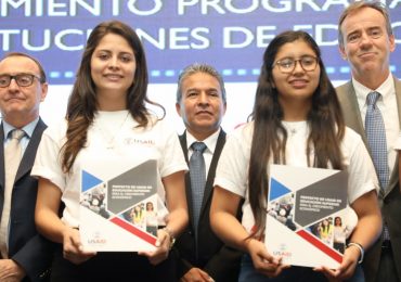 ESTUDIANTES UNICAES RECIBEN BECAS USAID