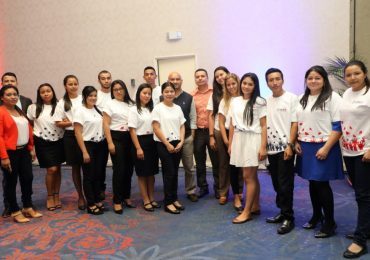 ESTUDIANTES UNICAES RECIBEN BECAS USAID
