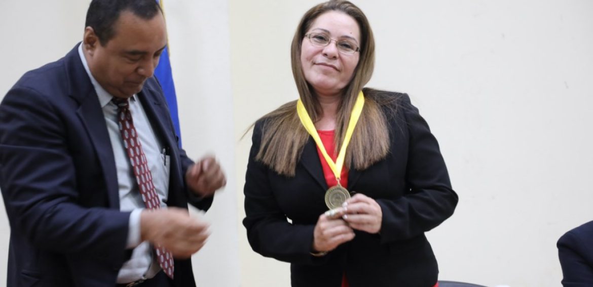 REPRESENTACIÓN DE LA FISCALIA GANA FINAL DEL XV CONCURSO DE LITIGACIÓN ORAL