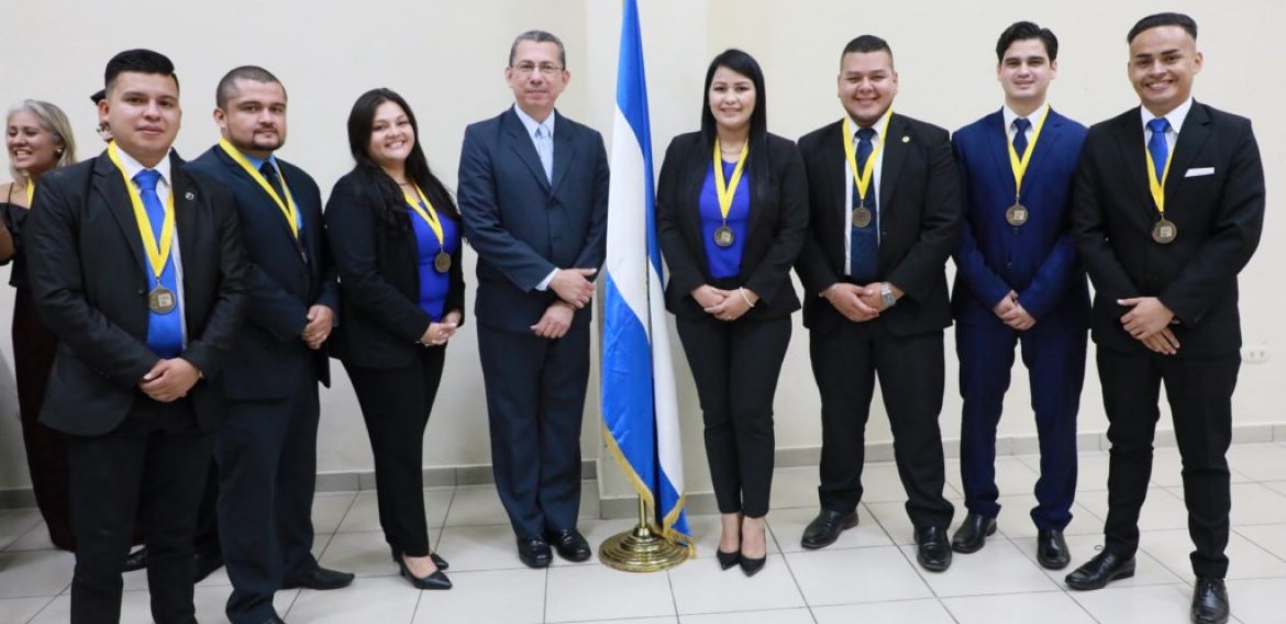 REPRESENTACIÓN DE LA FISCALIA GANA FINAL DEL XV CONCURSO DE LITIGACIÓN ORAL