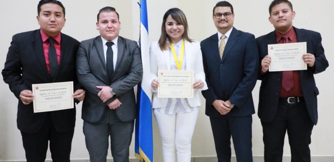 REPRESENTACIÓN DE LA FISCALIA GANA FINAL DEL XV CONCURSO DE LITIGACIÓN ORAL