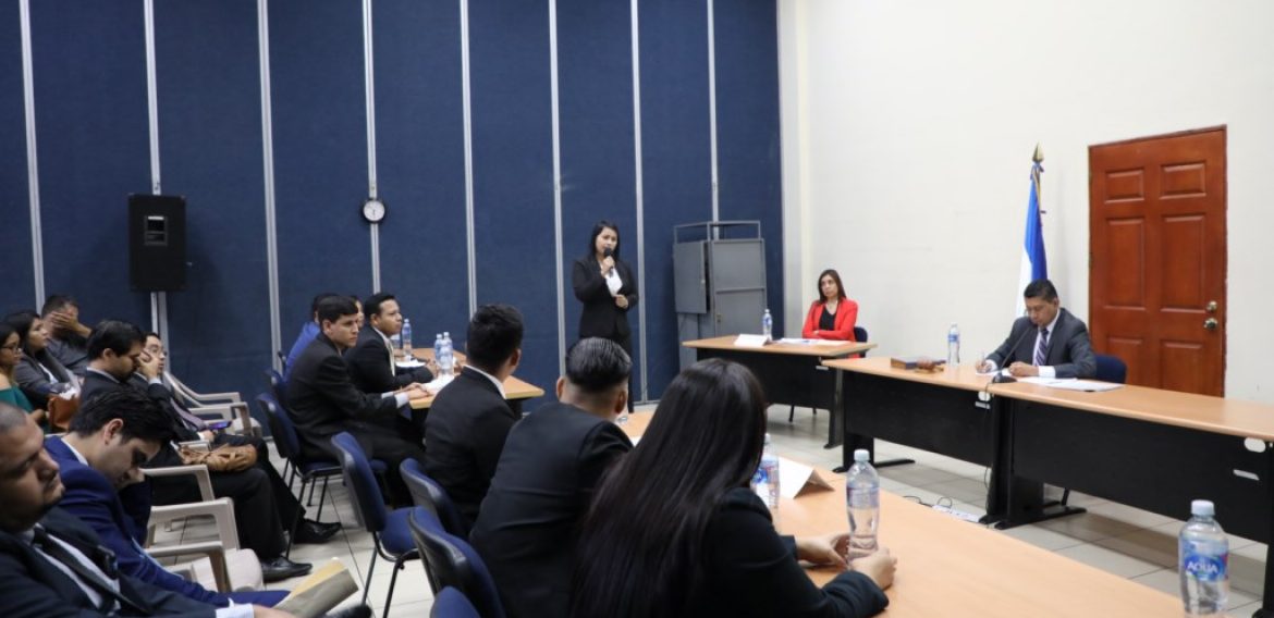 A UN PASO DE LA FINAL: CONCURSO DE TÉCNICAS DE LITIGACIÓN ORAL