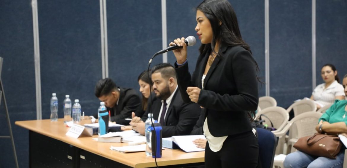 A UN PASO DE LA FINAL: CONCURSO DE TÉCNICAS DE LITIGACIÓN ORAL