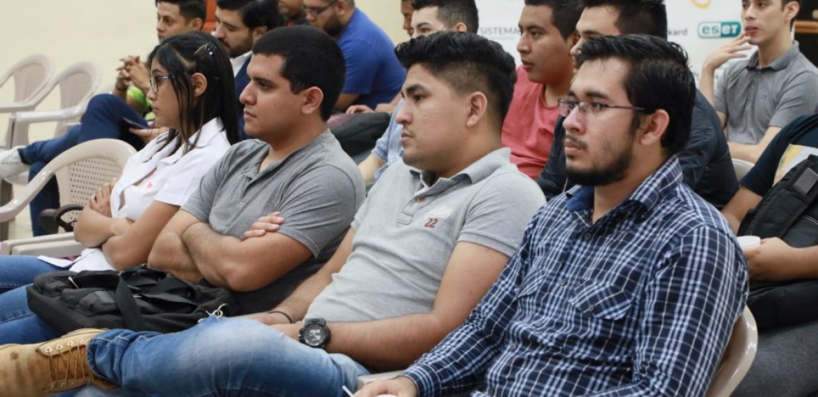 ESTUDIANTES UNICAES ENTRE LOS TRES MEJORES PROYECTOS DE INTERNET