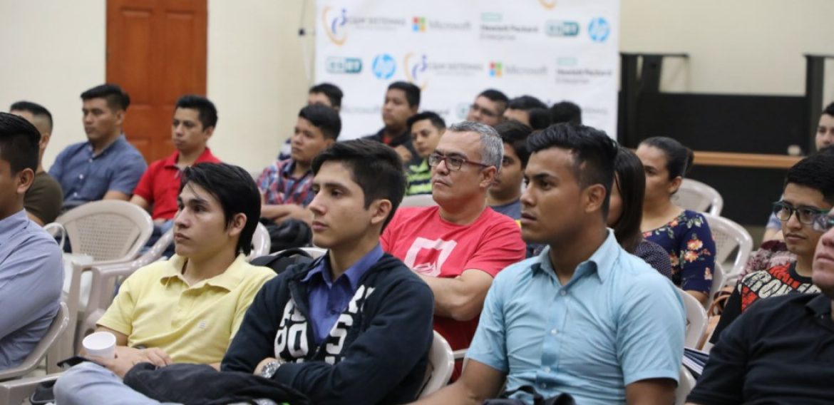 ESTUDIANTES UNICAES ENTRE LOS TRES MEJORES PROYECTOS DE INTERNET