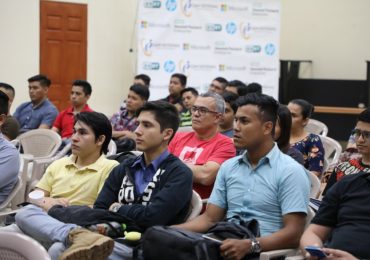 ESTUDIANTES UNICAES ENTRE LOS TRES MEJORES PROYECTOS DE INTERNET