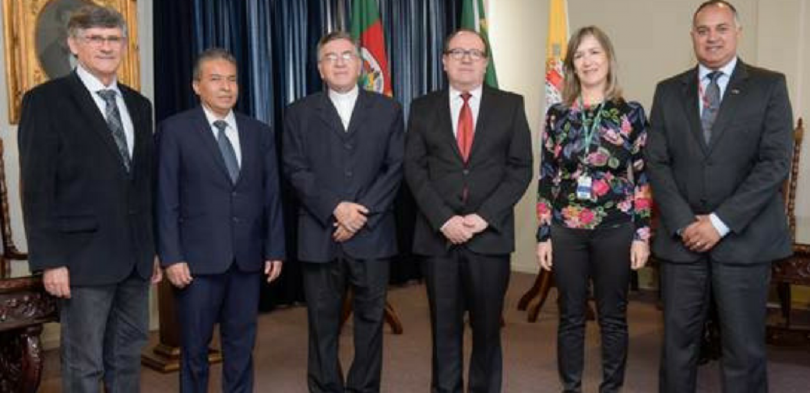 DEL PULGARCITO AL GIGANTE DEL SUR: VISITA DE UNICAES A LA PUCRS EN BRASIL