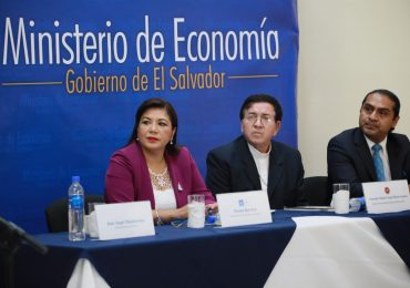 MINEC Y UNICAES APOYAN LA INDUSTRIA CON CAPACITACIÓN SOBRE DISEÑO DIGITAL DE CALZADO