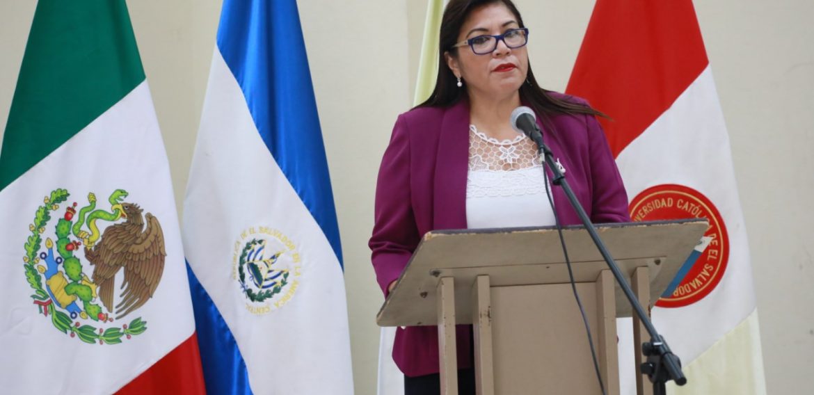 MINEC Y UNICAES APOYAN LA INDUSTRIA CON CAPACITACIÓN SOBRE DISEÑO DIGITAL DE CALZADO