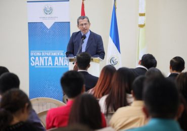 ENTRE TENSIONES Y ALCANCES: LA POLÍTICA DE EL SALVADOR EN DEBATE