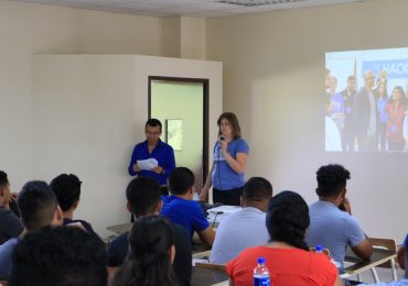 REALIDAD VIRTUAL Y AUMENTADA: TECNOLOGÍA GLOBAL PARA UN APRENDIZAJE LOCAL