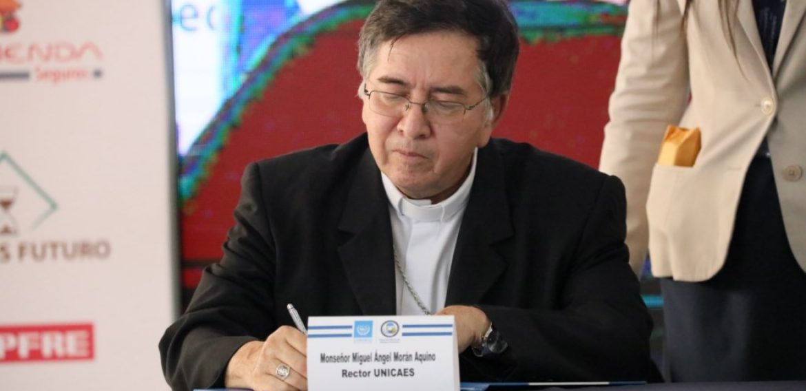 ACUERDO ENTRE LA SSF Y UNICAES PERMITIRÁ PRÁCTICAS PROFESIONALES PARA LOS ESTUDIANTES