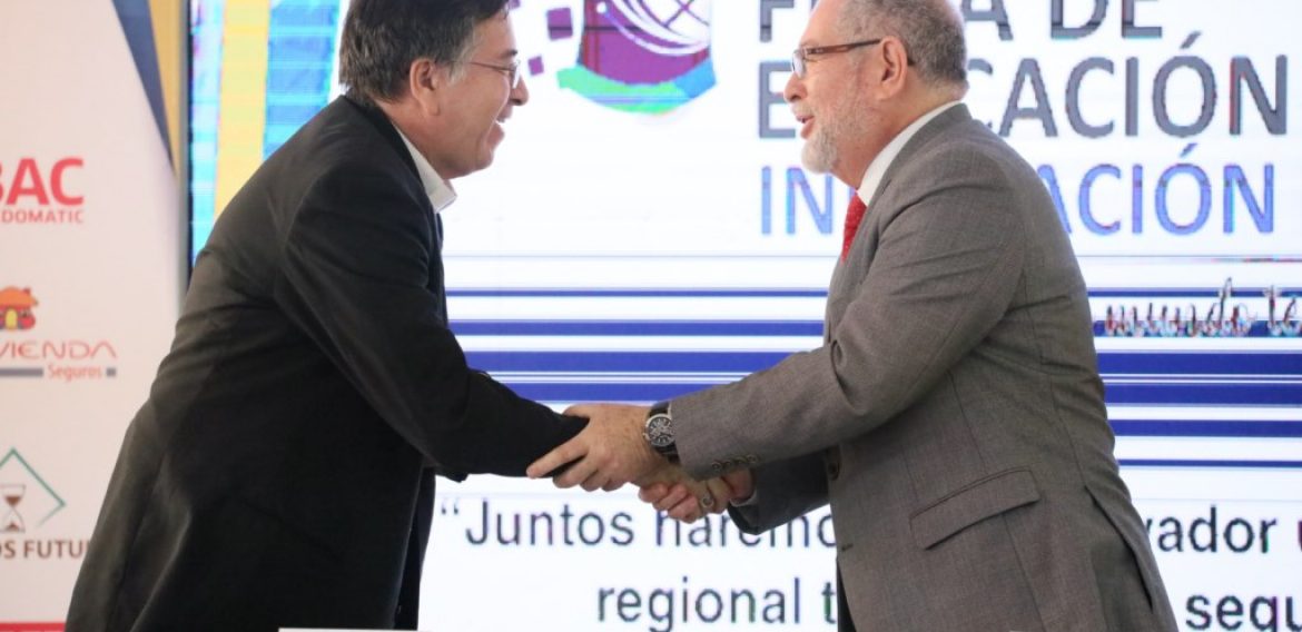 ACUERDO ENTRE LA SSF Y UNICAES PERMITIRÁ PRÁCTICAS PROFESIONALES PARA LOS ESTUDIANTES