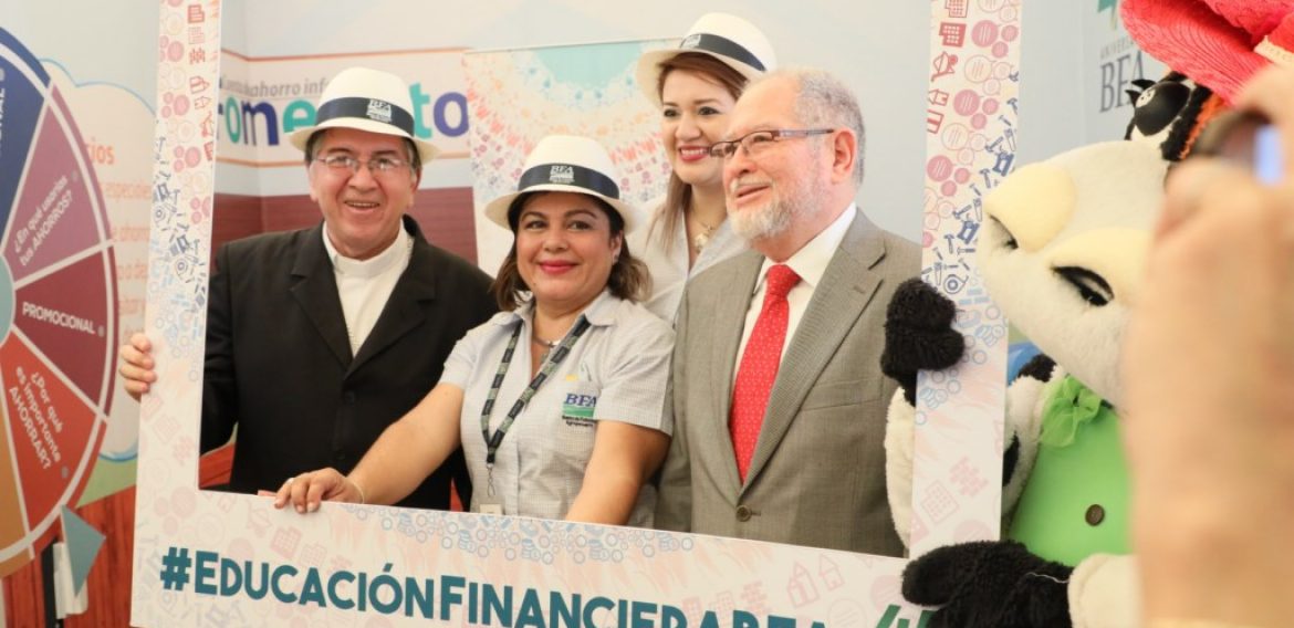 ACUERDO ENTRE LA SSF Y UNICAES PERMITIRÁ PRÁCTICAS PROFESIONALES PARA LOS ESTUDIANTES