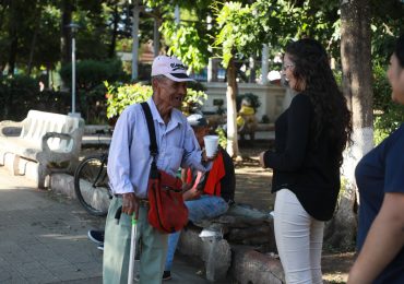 COMIDA POR SONRISAS