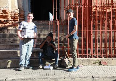 COMIDA POR SONRISAS