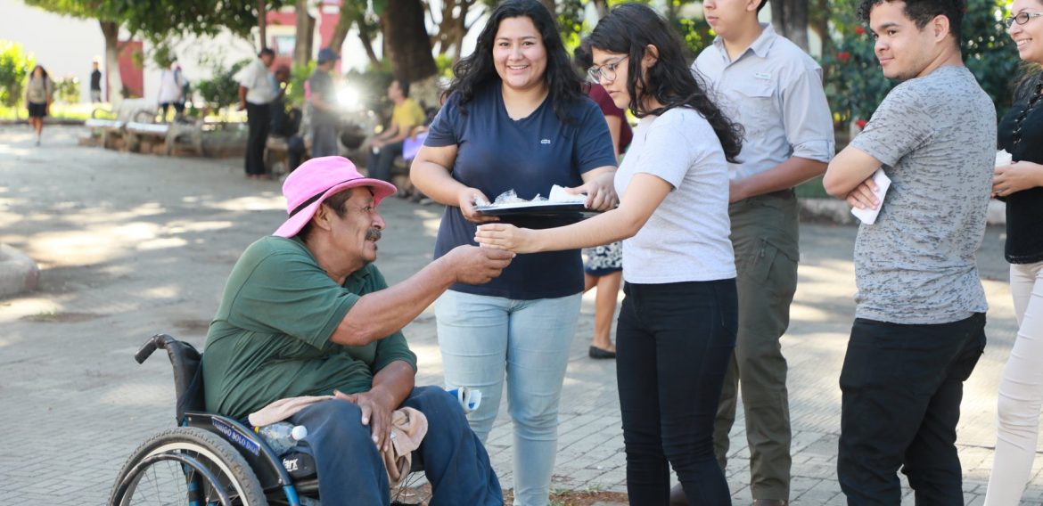 COMIDA POR SONRISAS