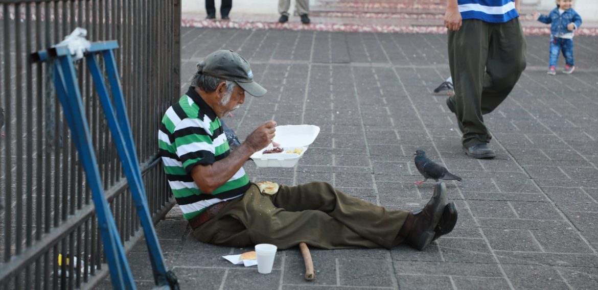 COMIDA POR SONRISAS