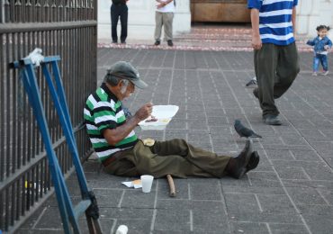 COMIDA POR SONRISAS