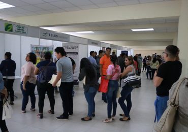 OPORTUNIDAD Y EMPRENDIMIENTO: RESULTADOS II FERIA DE EMPLEO UNICAES