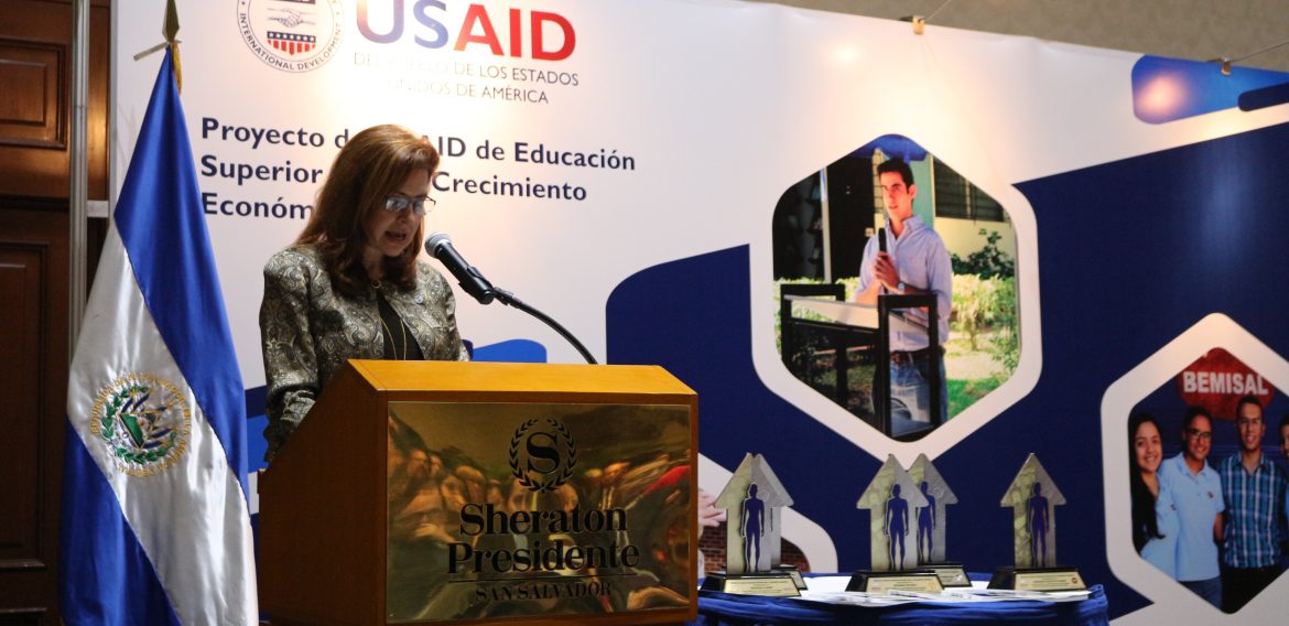 COC UNICAES: PIONEROS EN LA ORIENTACIÓN VOCACIONAL EN CENTROAMÉRICA