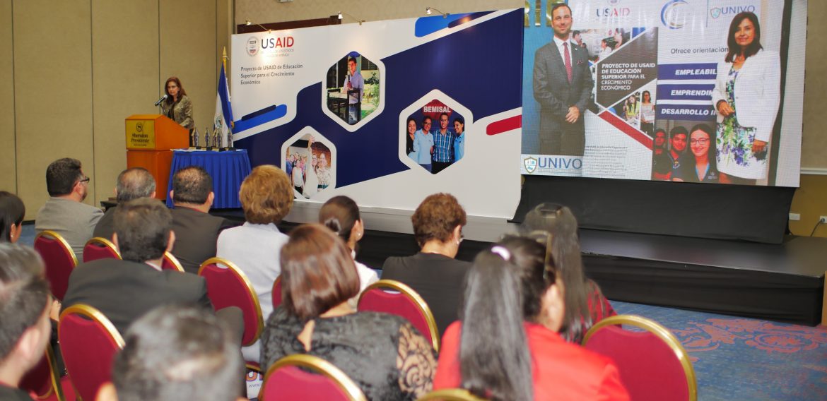 COC UNICAES: PIONEROS EN LA ORIENTACIÓN VOCACIONAL EN CENTROAMÉRICA