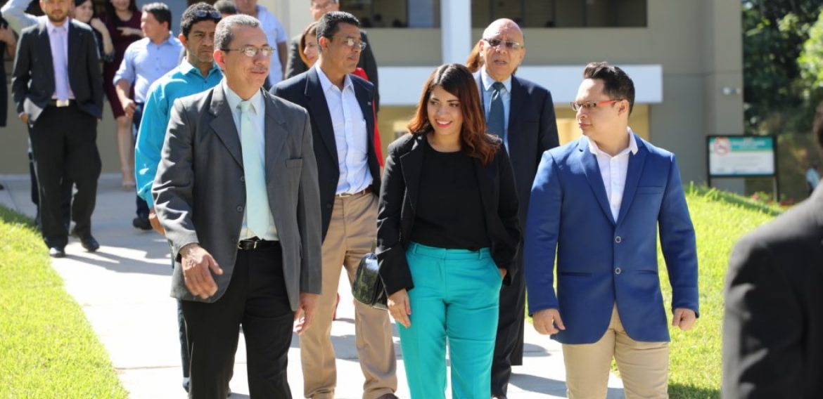INAUGURACIÓN DE LABORATORIOS EN TECNOLOGÍA PARA CARRERAS DE INGENIERÍA