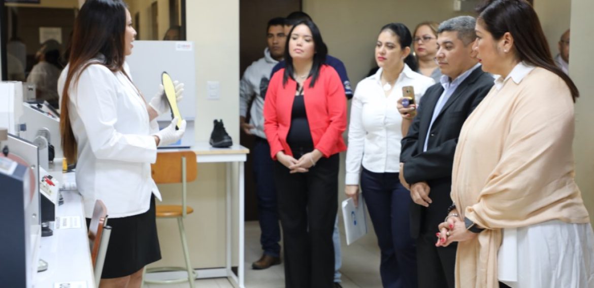 UNICAES INNOVA EN LA INDUSTRIA: LANZAMIENTO DEL PRIMER LABORATORIO DE CALZADO