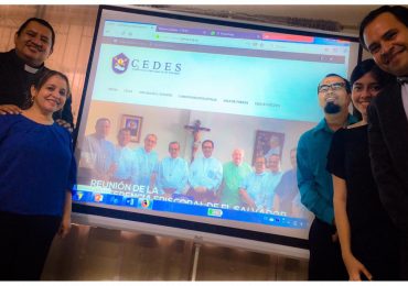 UNICAES COLABORA EN ACTUALIZACIÓN DE PÁGINA WEB DE CONFERENCIA EPISCOPAL DE EL SALVADOR