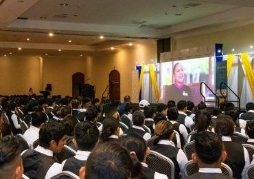 ESTUDIANTES DEL TÉCNICO EN TURISMO SE CAPACITAN EN SERVICIOS DE HOSTELERÍA