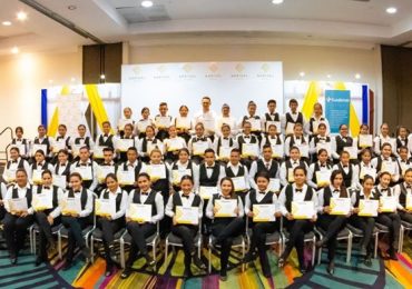 ESTUDIANTES DEL TÉCNICO EN TURISMO SE CAPACITAN EN SERVICIOS DE HOSTELERÍA