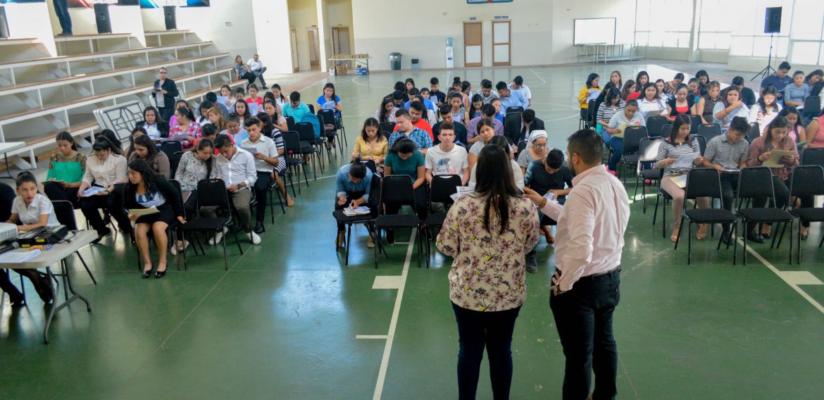 FERIA DE OPORTUNIDADES: EL PRIMER CONTACTO CON EL MUNDO LABORAL