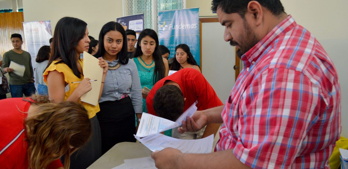 FERIA DE OPORTUNIDADES: EL PRIMER CONTACTO CON EL MUNDO LABORAL