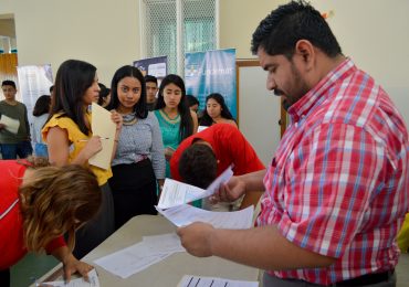 FERIA DE OPORTUNIDADES: EL PRIMER CONTACTO CON EL MUNDO LABORAL