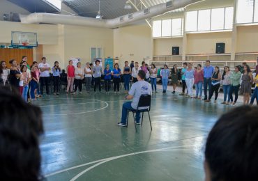 FERIA DE OPORTUNIDADES: EL PRIMER CONTACTO CON EL MUNDO LABORAL