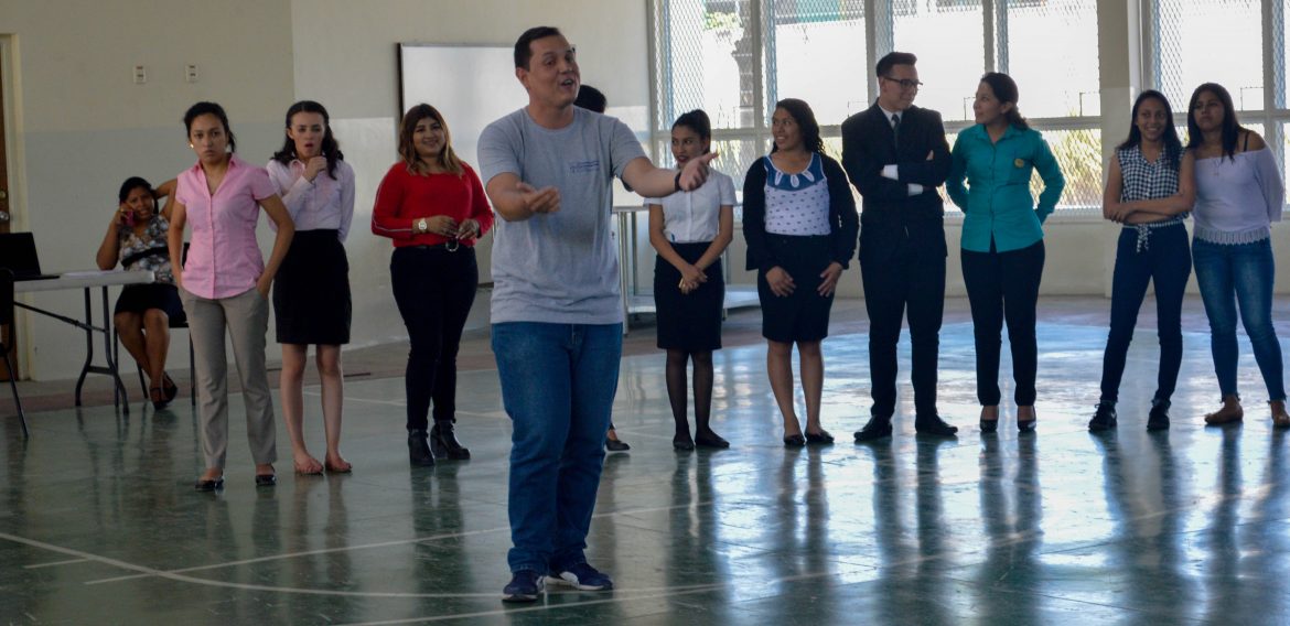 FERIA DE OPORTUNIDADES: EL PRIMER CONTACTO CON EL MUNDO LABORAL