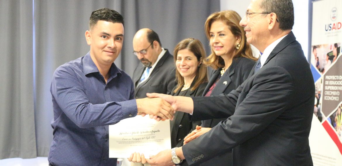 DIPLOMADO PEDAGOGÍA SIGLO XXI: HACIA UN APRENDIZAJE POR COMPETENCIAS
