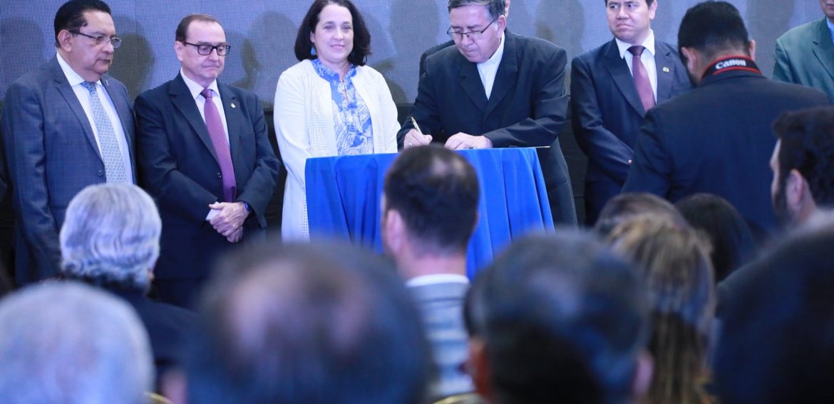 PROYECTOS USAID-UNICAES: LOGROS PARA LA EDUCACIÓN SUPERIOR Y LA INDUSTRIA EN EL SALVADOR