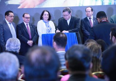 PROYECTOS USAID-UNICAES: LOGROS PARA LA EDUCACIÓN SUPERIOR Y LA INDUSTRIA EN EL SALVADOR
